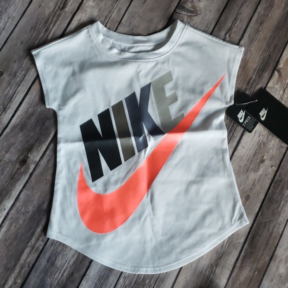 *2T ONLY*Nike Toddler Girl Futura Tee & Shorts Set - Picture 3 of 8
